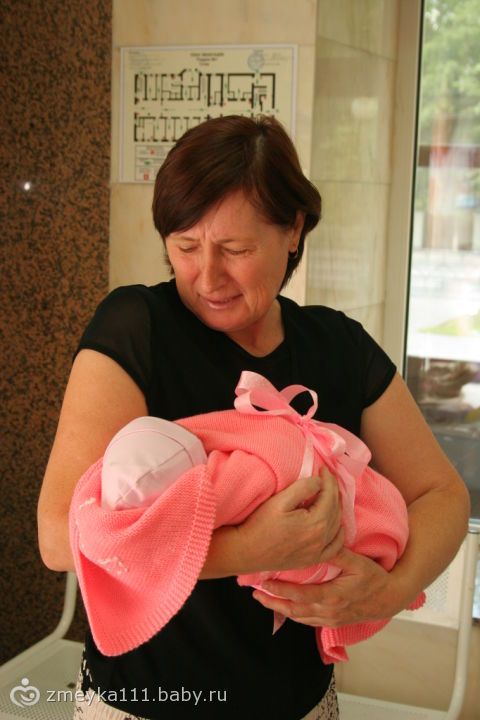 пледик-до сих пор пригодился-в магазине на Ленина много всего интересного и не примитивного(как просто конверт)есть.сходите туда.это бабушка наша